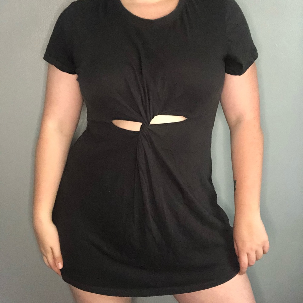 Merona TShirt dress with cut twist